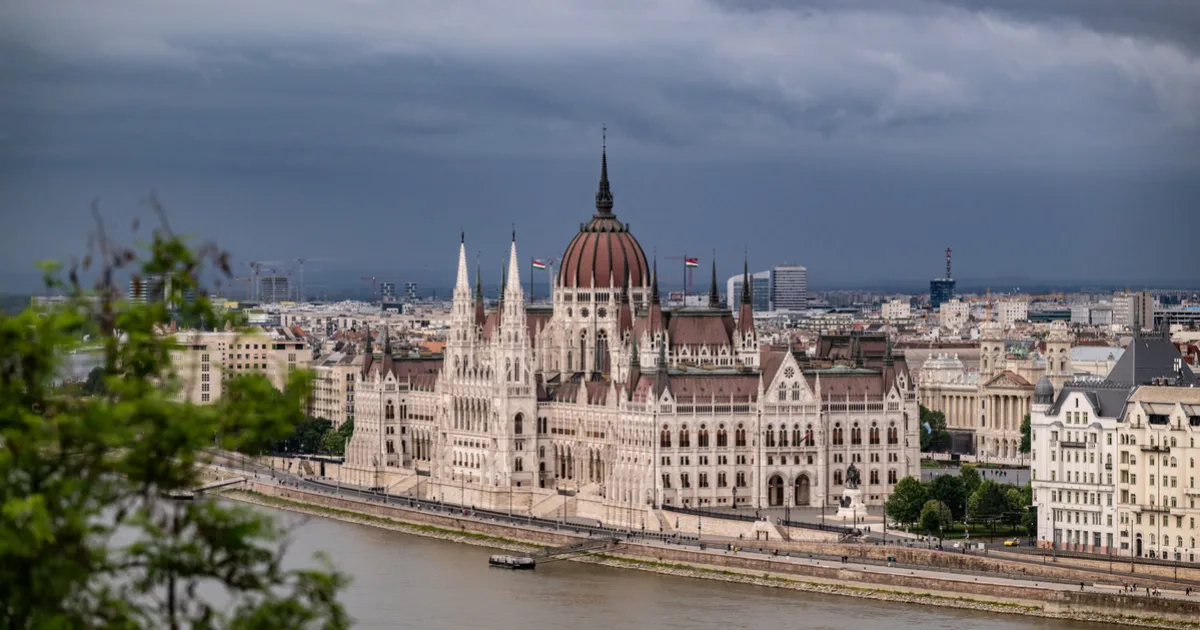 A benzinkutasok a Parlament elé vonulnak, négy napig demonstrálnak