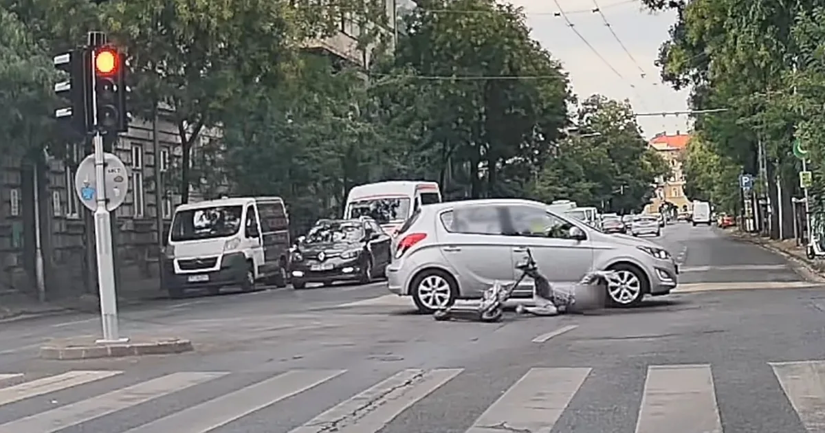 Egy rolleres nagyot esett, bukósisak nélkül fejelt a betonba