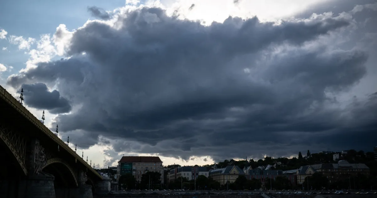 Megbolondul az időjárás, jégdara, záporok és erős széllökések jöhetnek