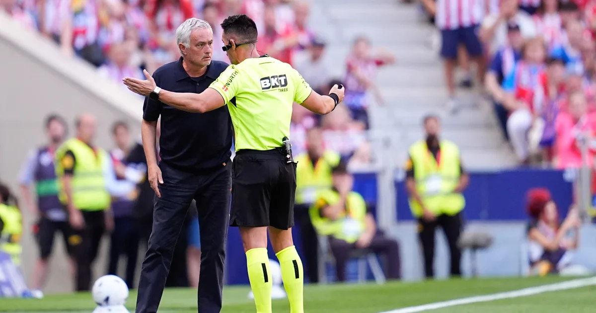 Mourinho kirohant a Real Madrid veresége után