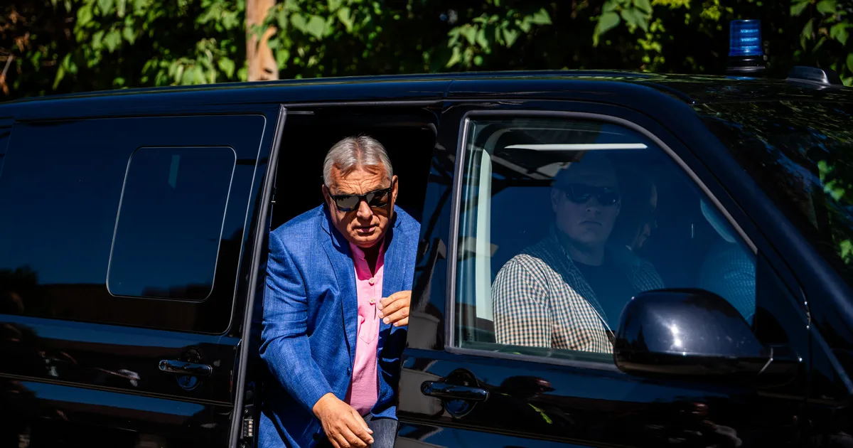 Orbán Viktor kisbusza furcsa részletet mutat, de megnyugtató a magyarázat