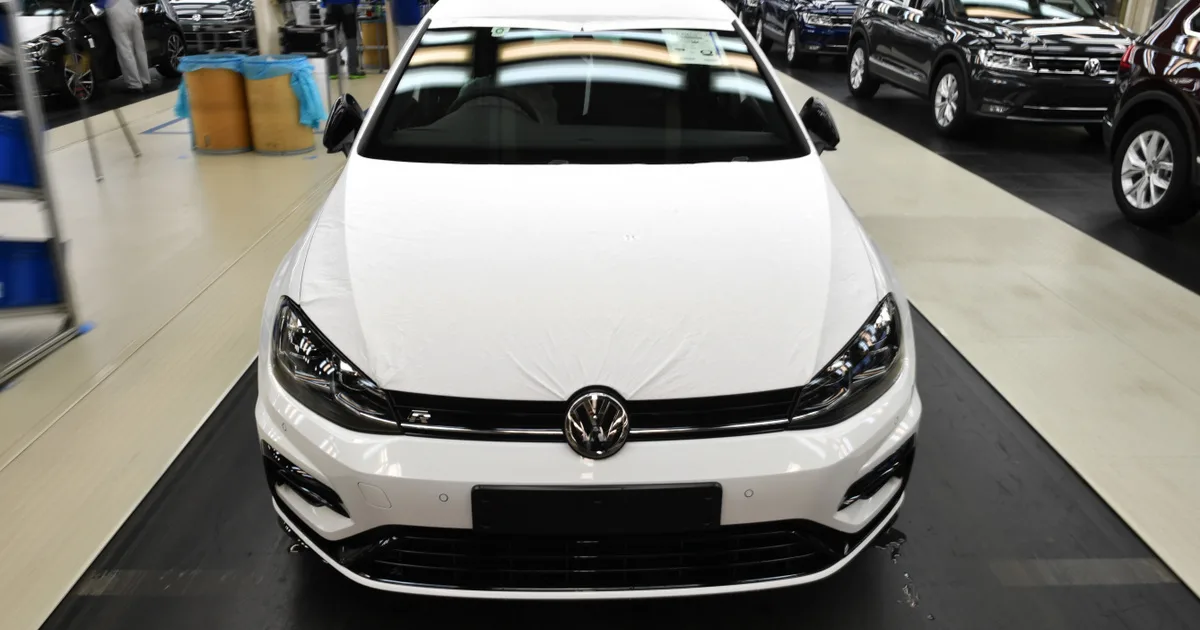 Óriási bajban a Volkswagen és az Audi: 2,8 millió autót hívnak vissza világszerte