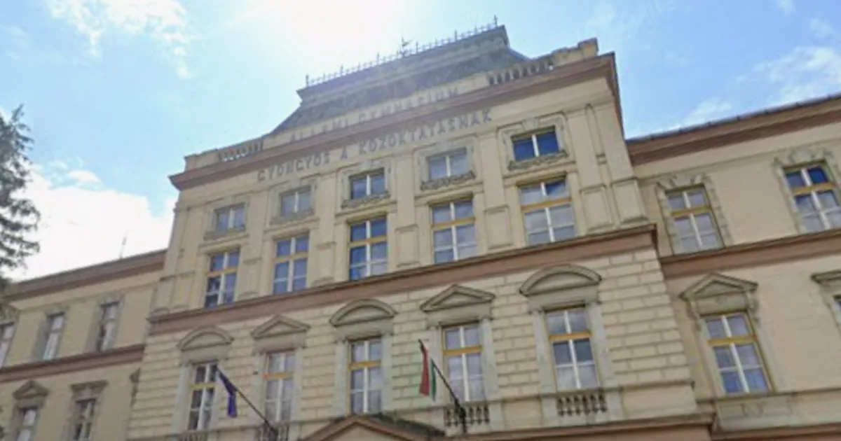 Rendőrök vonultak ki a gyöngyösi gimnáziumhoz