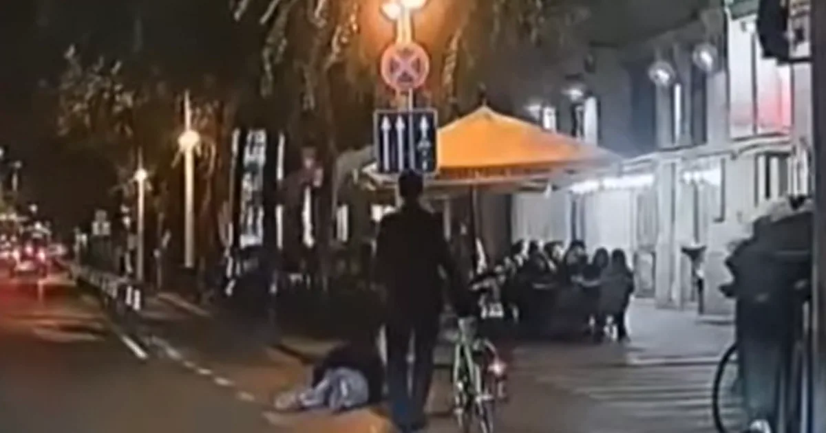 Rendőrségi szakértő vizsgálja a Vígszínház előtti brutális támadás ügyét