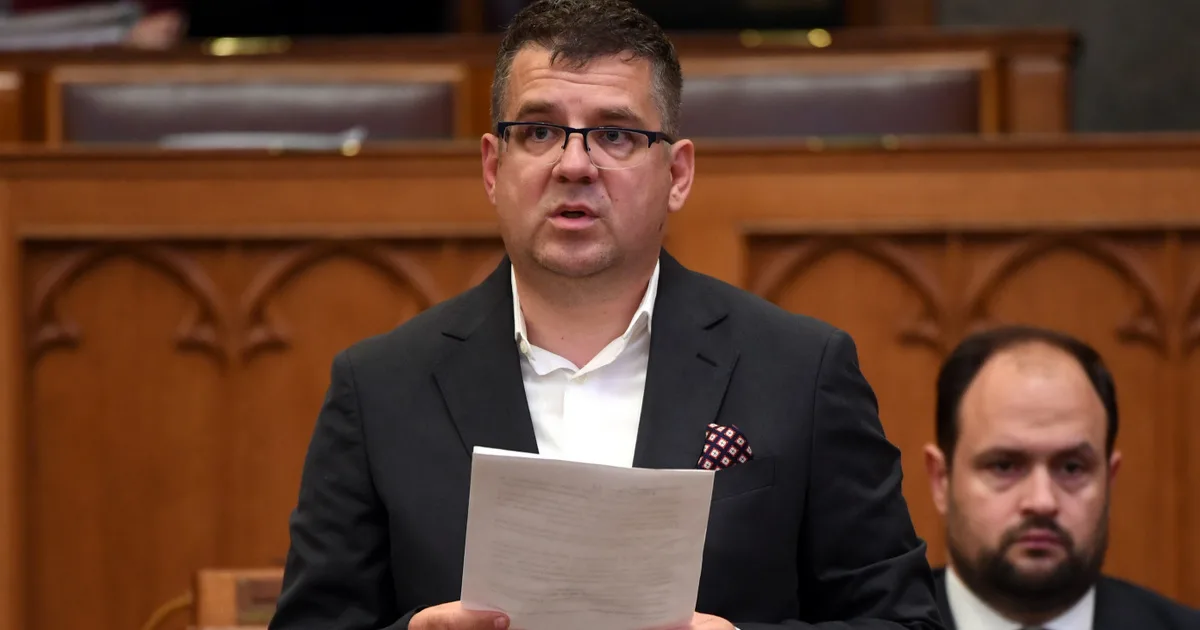 Seszták Miklós ügyvédje: már a mentelmi jog felfüggesztése előtt megfigyelték őket