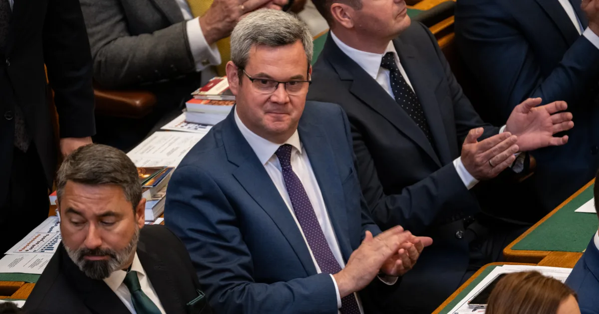 Stroke-viccel kommentálta Takács Péter a TISZA szavazógombos ügyét