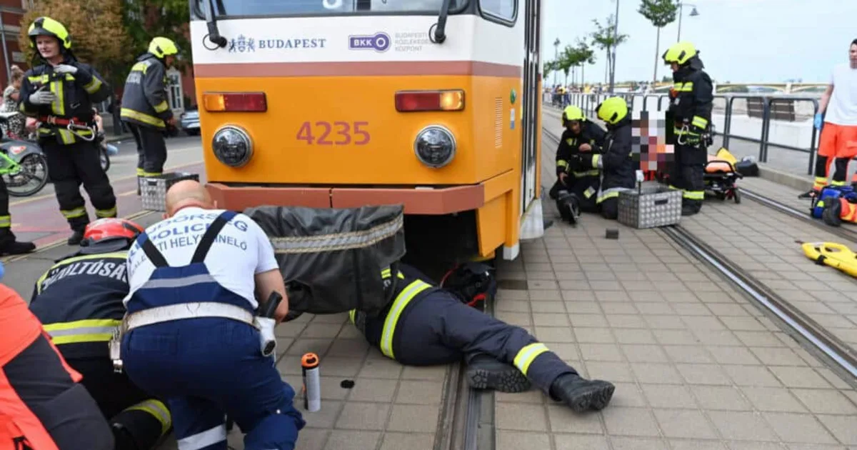 Villamos elé került kisfiút vitték Bukarestbe a szülei a Batthyány térről