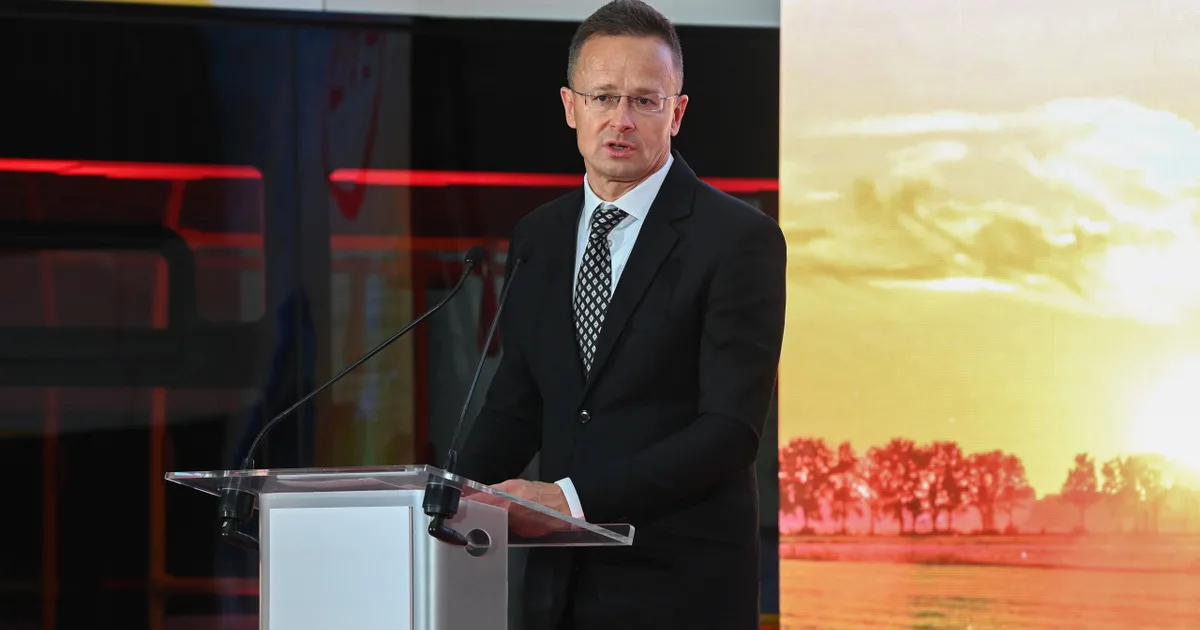 Vizsgálatot indít a nemzetbiztonsági bizottság Szijjártó BYD-s munkája miatt