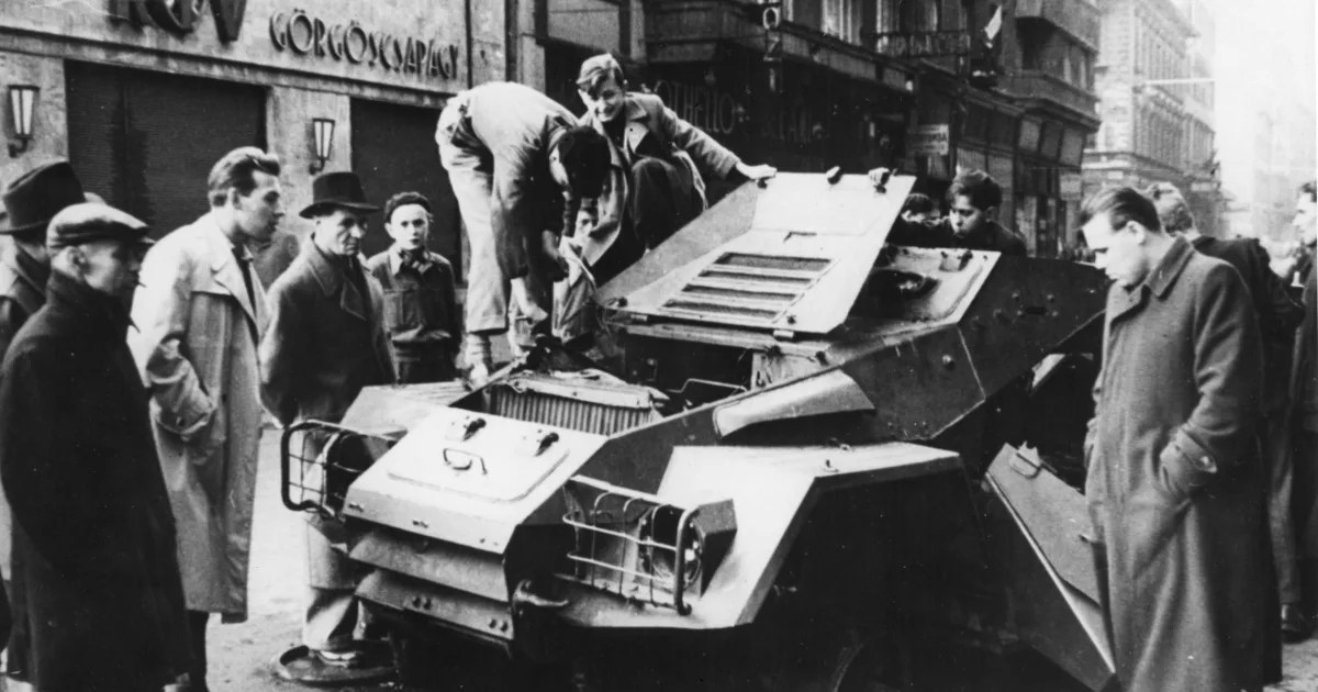 1956 lengyel és magyar felkelése azonos évben történt, de sorsuk eltérően alakult