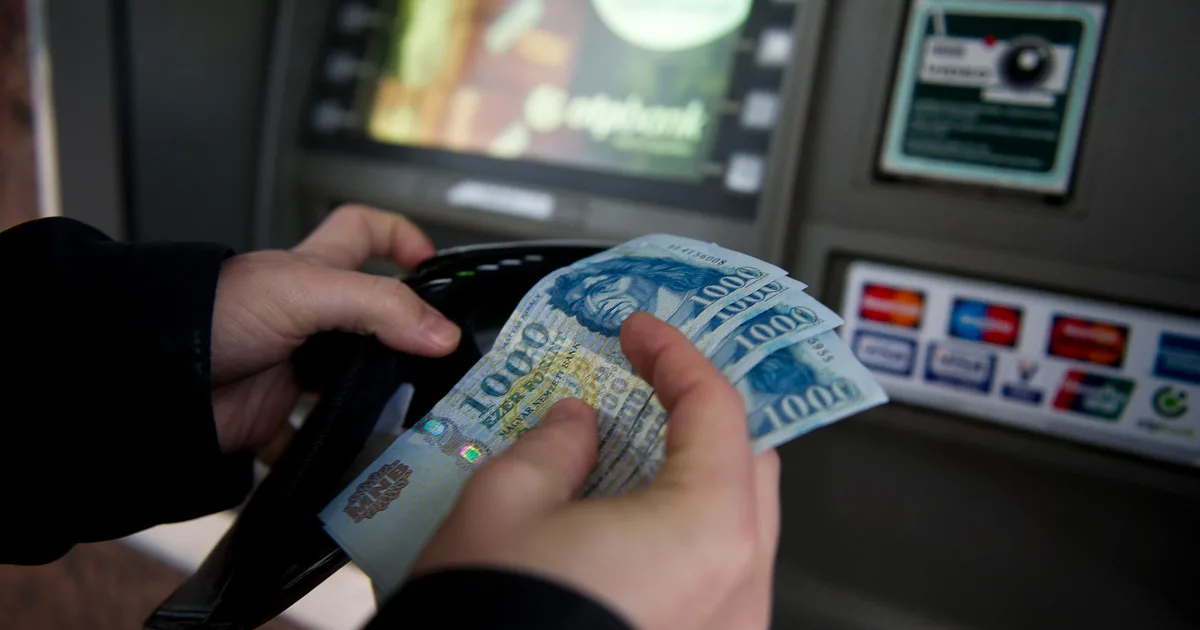 A kormány a bankolásba nyúl, jelentősen nő az illetékmentes utalási limit