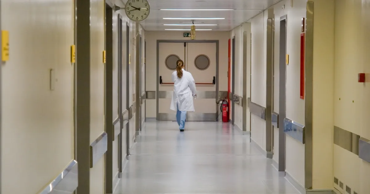 A lombikmonopólium-törvény előtt titokban tárgyalt a kormány klinikákról
