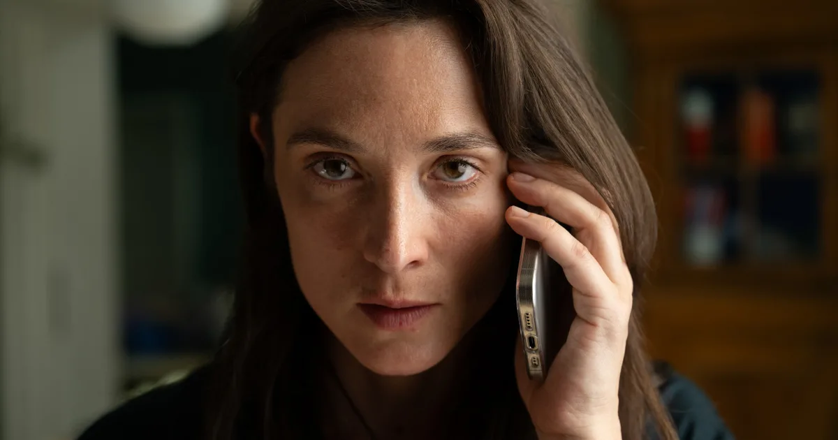 A Netflix új krimisorozata a bőrünk alá mászik és nem ereszt