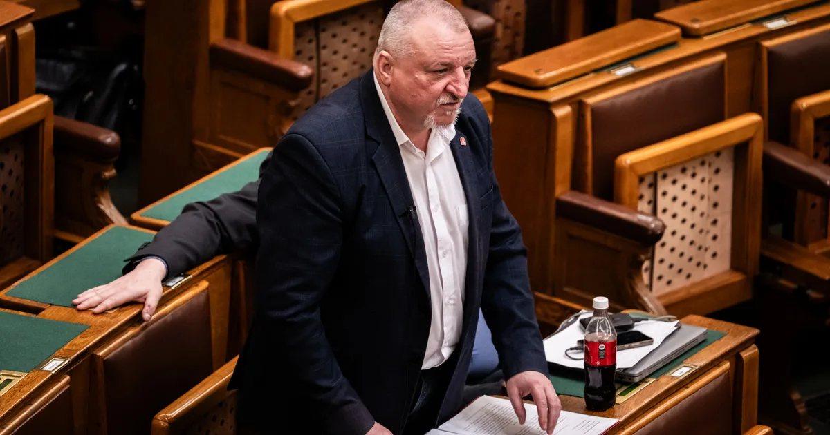 A szocialista párt elnökségén nem történt változás, Komjáthi Imre marad a párt élén