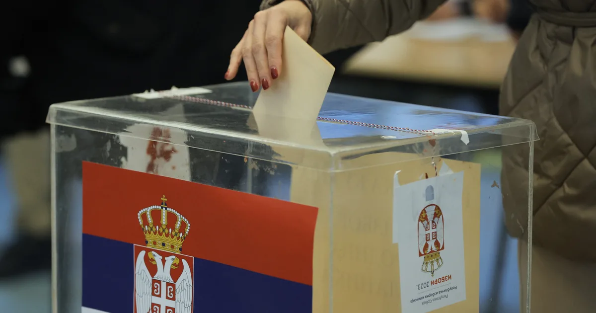 DE Akcióközösség önkéntesei a szerbiai választások tisztaságáért dolgoznak