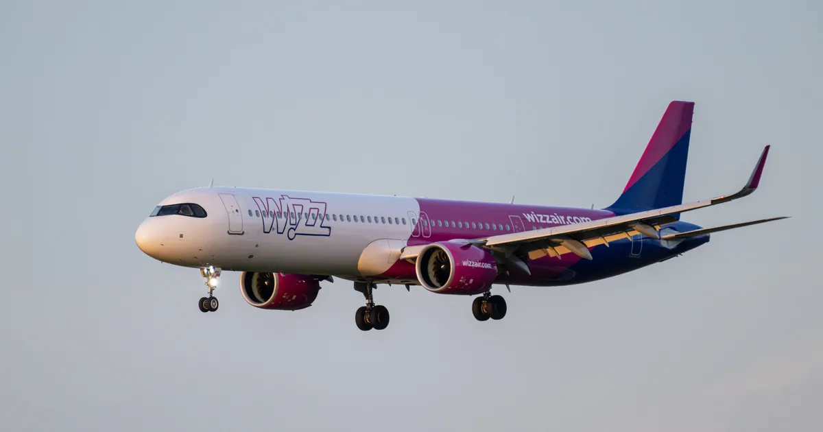Elájult egy pilóta a Wizz Air gépén, a kapitány vészhelyzetben landolt