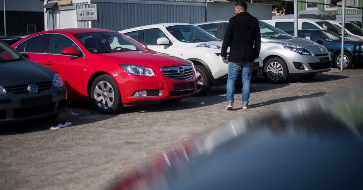 Fiatalos külcsín, öreg motorháztető: gyanús a hazai autópiac