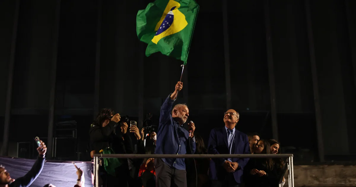 Flávio Bolsonaro az USA-ba menekülhetett, útlevelét érvénytelenítették