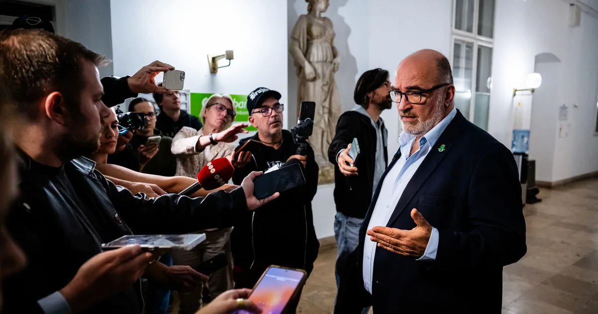 Karácsony Gergelyt zárt ajtók mögött támadták, felmerült leváltása a szövetség éléről