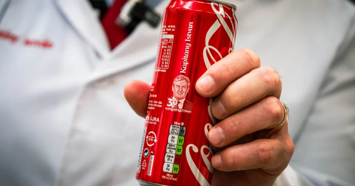 Kólásdobozt kapott Kapitány István Dunaharasztiban