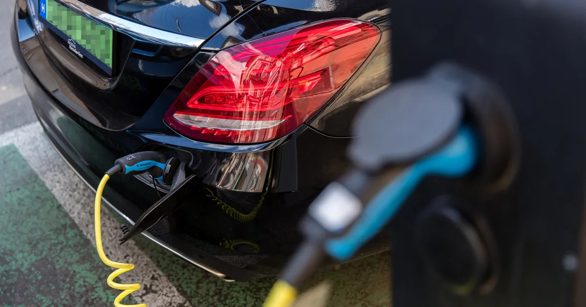 Lassan fordul a kocka: átalakul az autósok nézete az elektromos jövőről