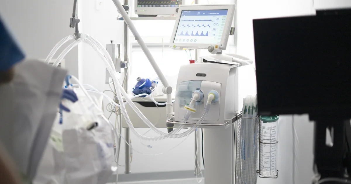 Lélegeztetőgép-biznisz: milliárdokat mostak tisztára, elfogatóparancs egy vezető ellen