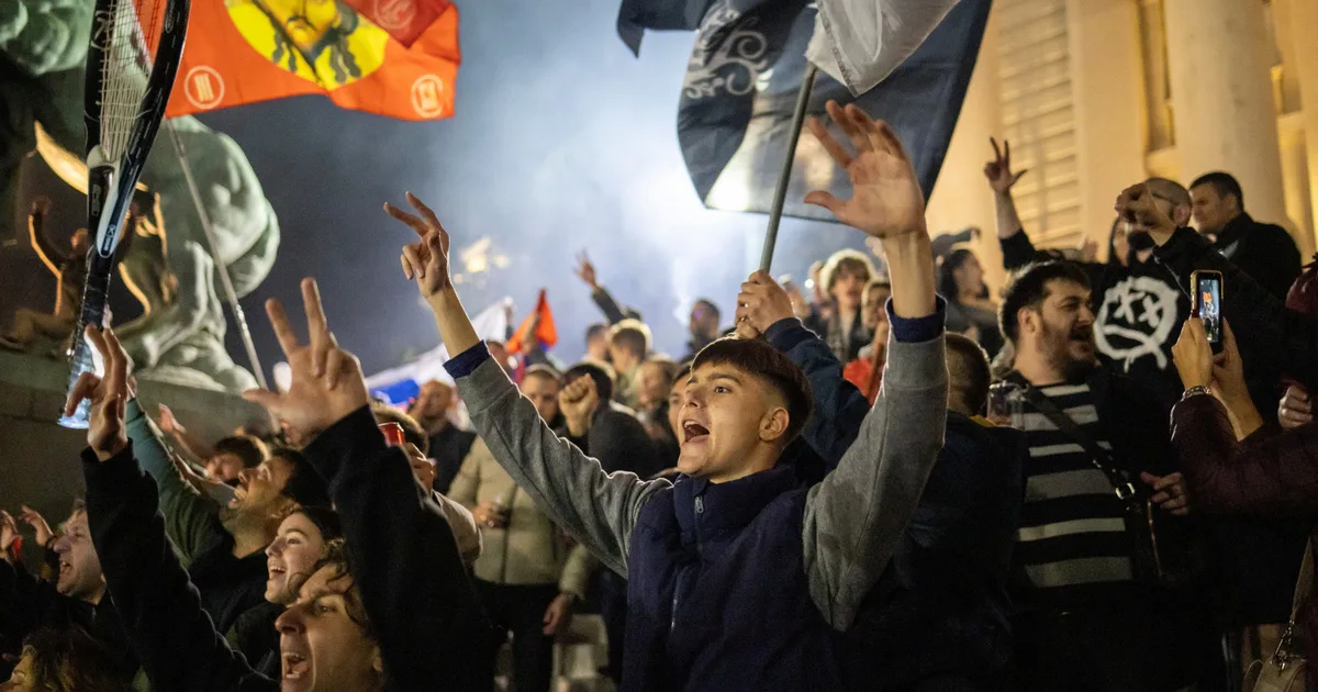 Magyar Péter nosztalgiázik: a gyors előbb ért Belgrádba, mint a síneken