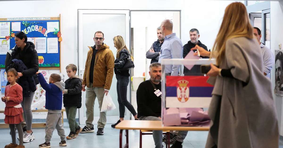 Maszkos támadók és bombariadó árnyékolta be a szerb választásokat