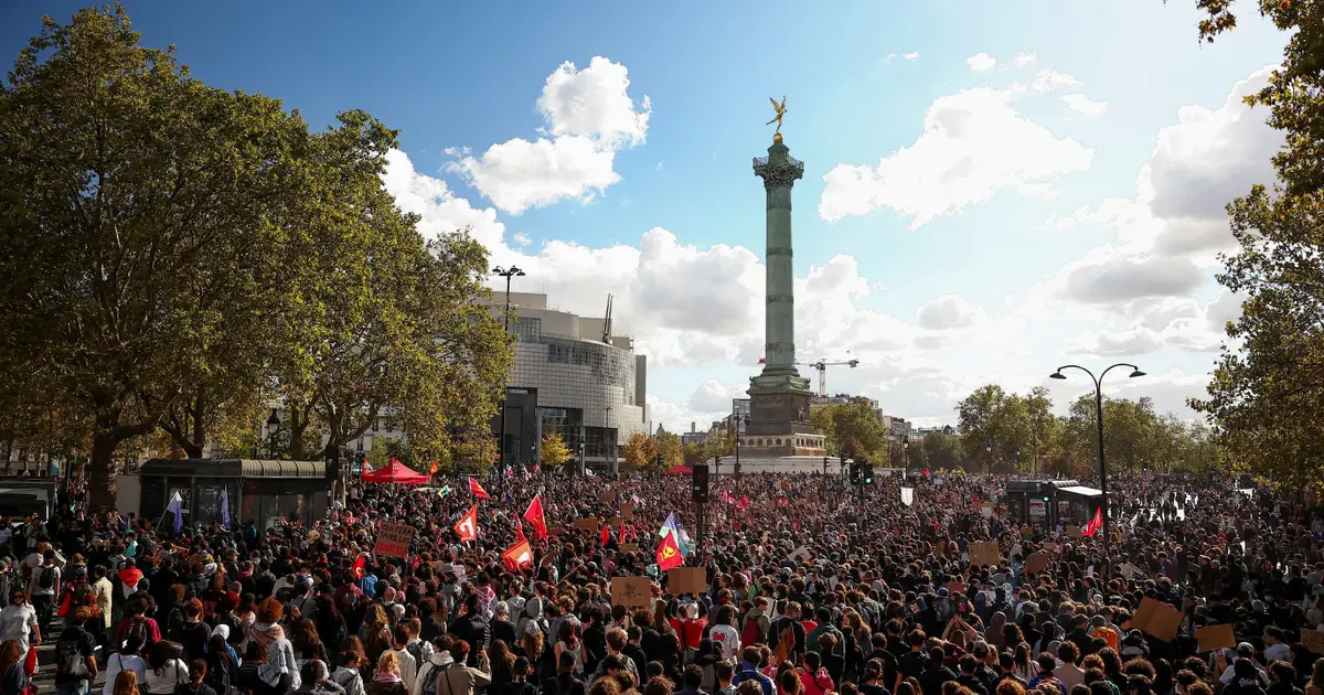 Több ezer diák szállta meg a párizsi Bastille teret, a rendőrök rohamot indítottak