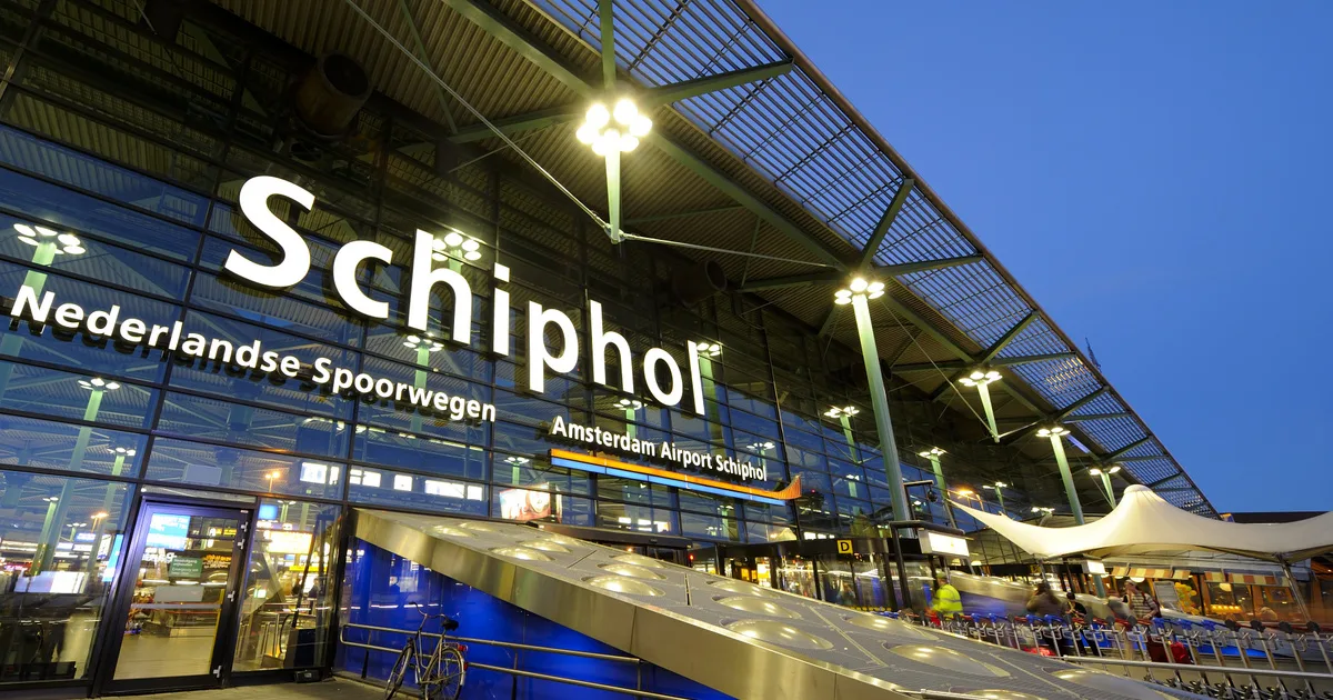 Több tucat járatot töröltek Hollandiában, Belgiumban súlyos károkat okoztak a viharok